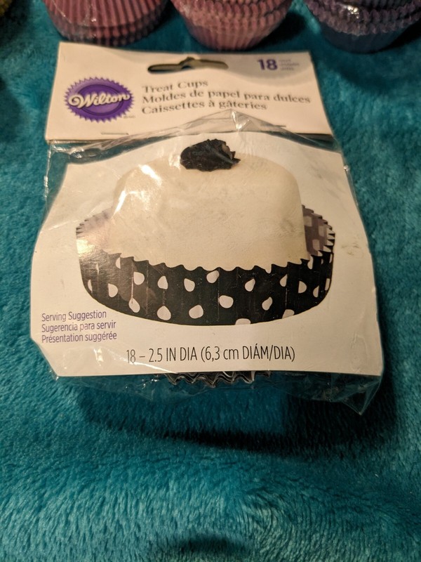 Wilton & Holiday Home Standard & Mini Size Baking Cup Treat Liners gallery