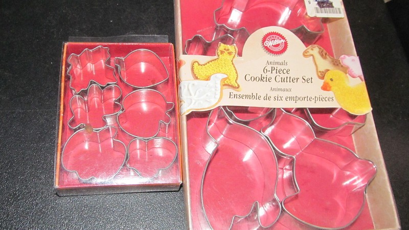 *Wilton Animal Cookie Cutter Set 6 Pc Duck, CAT, PIG, LION, Horse, BIRD + MINI