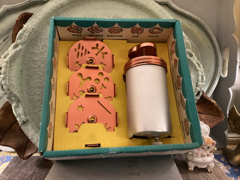 Vintage Mirro DIAL-A-COOKIE Aluminum Cookie Press Kit in Box Retro Brady Mid Mod gallery