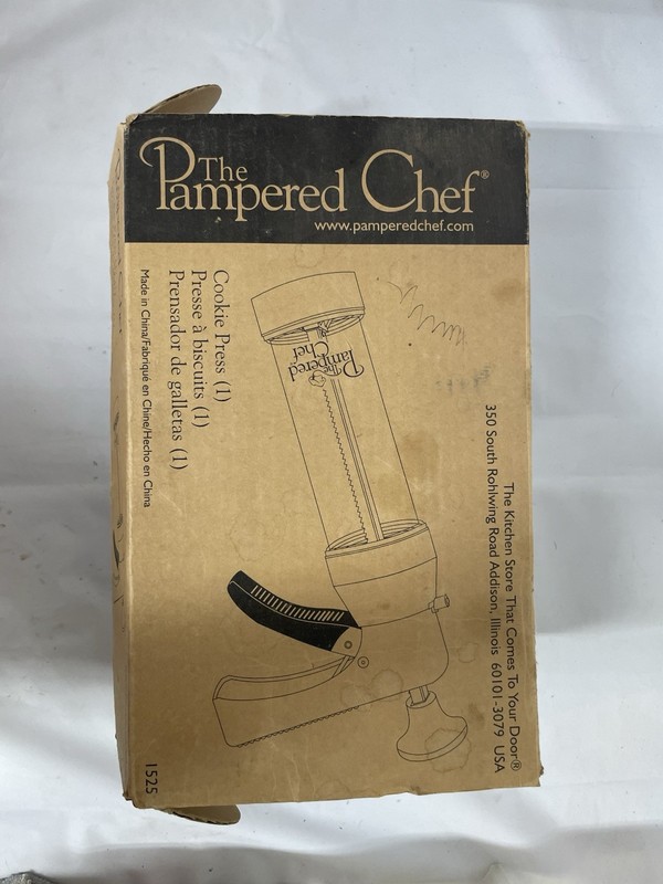 The Pampered Chef 1525 Cookie Press with 16 Discs White No Instruction Booklet gallery
