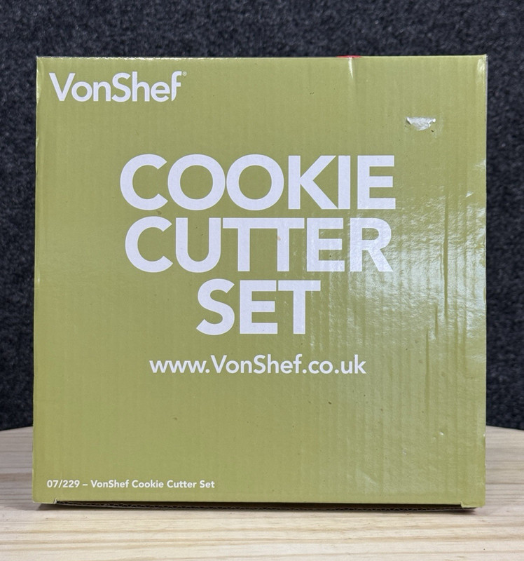 VONSHEF Plastic 20 pc Cookie Cutter Set Four Shapes Graduated Sizes NIB