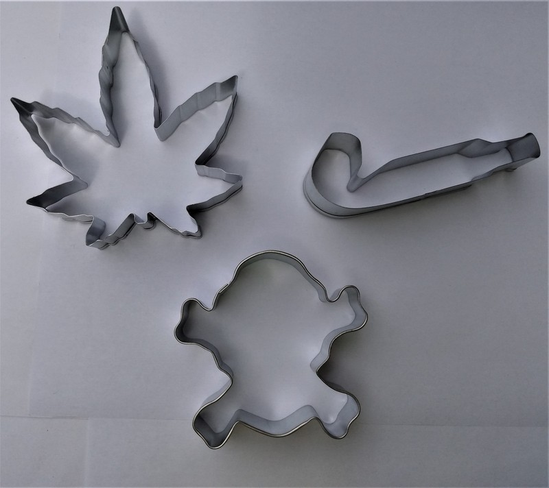 Marijuana Cookie Cutter Set (3 pc) Leaf Pipe Skull n Crossbones