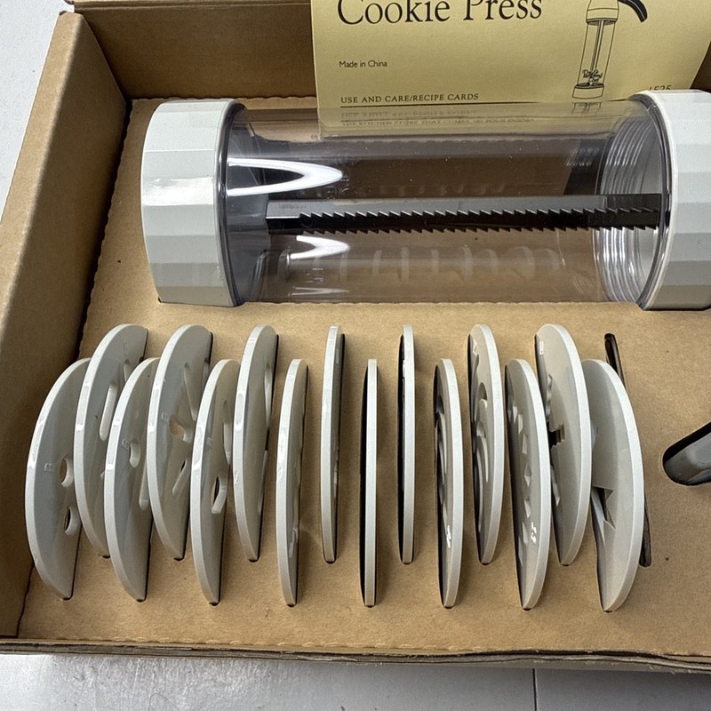 The Pampered Chef 1525 Cookie Press W/ 15 Discs White Brand New gallery