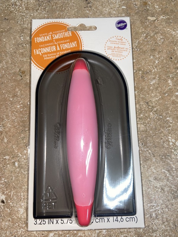 Wilton Plastic Fondant Smoother, Pink, 3 1/4 in x 5 3/4 in