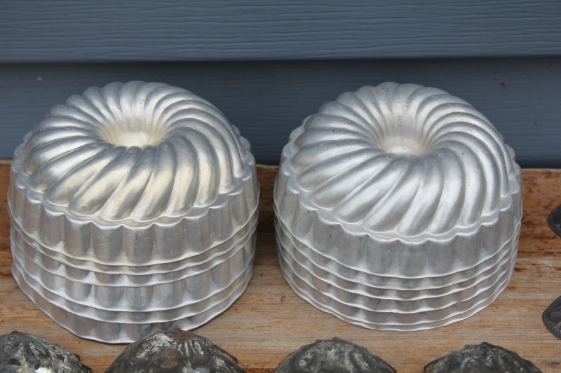 Vintage Lot 22 Fish Bundt Aluminum Metal Tart Cake Jello Baking Molds Crafting gallery