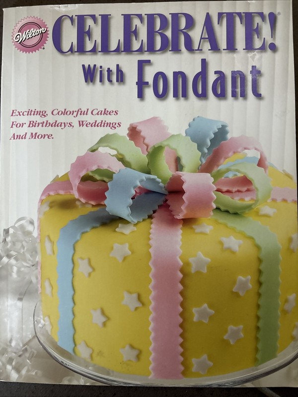 Wilton: CELEBRATE! with FONDANT Cake Softcover Book #902-911 VGUC – Illustrated