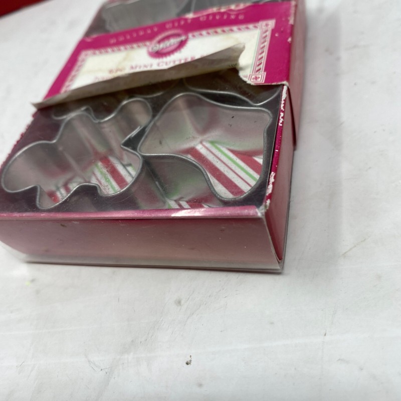 Wilton 6 Pc Mini Cookie Cutter Set Christmas Variety New In Box gallery
