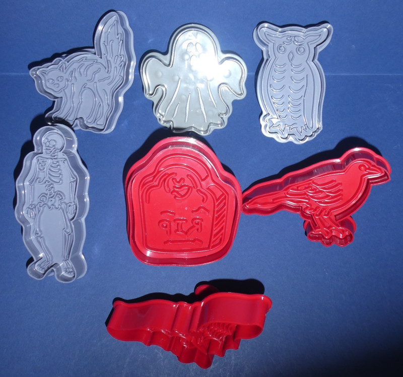 NEW, UNUSED LOT OF 7 HALLOWEEN THEME 3"-4" COOKIE STAMPS - ALL DIFFERENT DESIGNS gallery