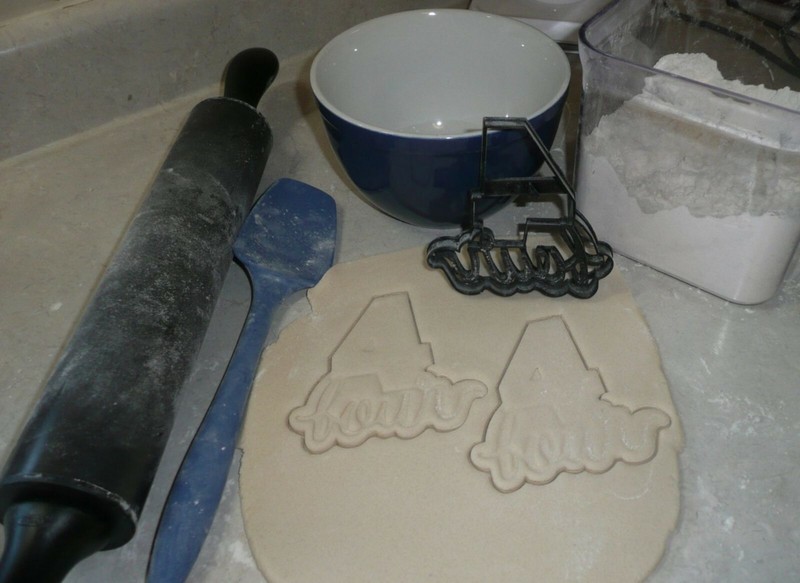 NUMBER FOUR 4 WITH WORD LETTERED BIRTHDAY ANNIVERSARY COOKIE CUTTER USA PR2405 gallery