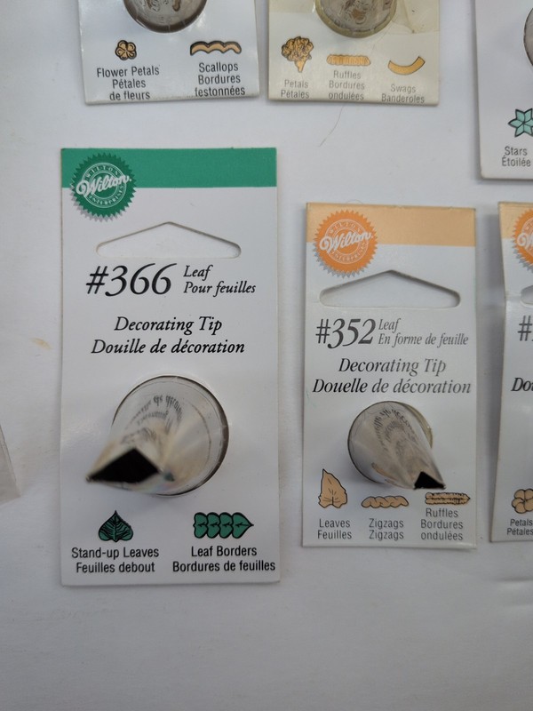 NEW LOT!🚨Wilton Cake Decorating Bag Ring Set Piping Tips 366/352/2010/102/2110+ gallery