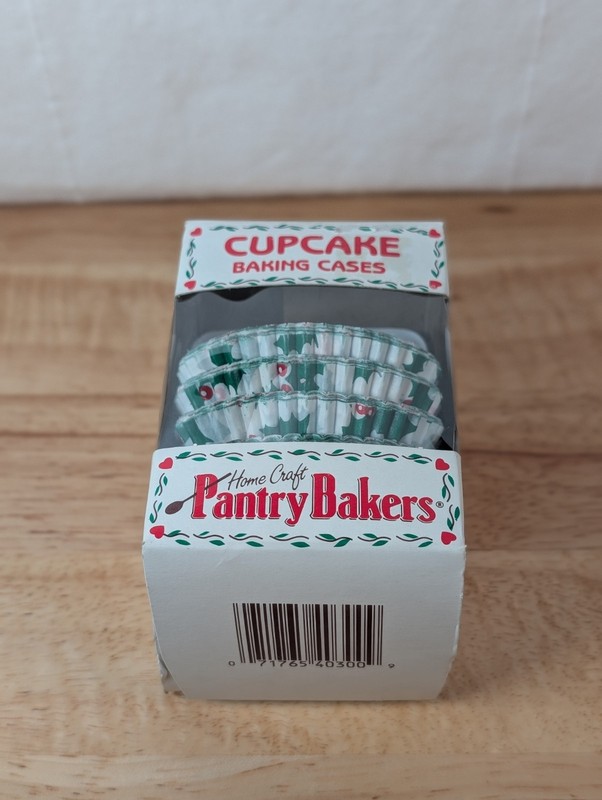 Vintage Pantry Bakers Cupcake Cases Christmas Holly Paper Baking Cups 100 Count gallery