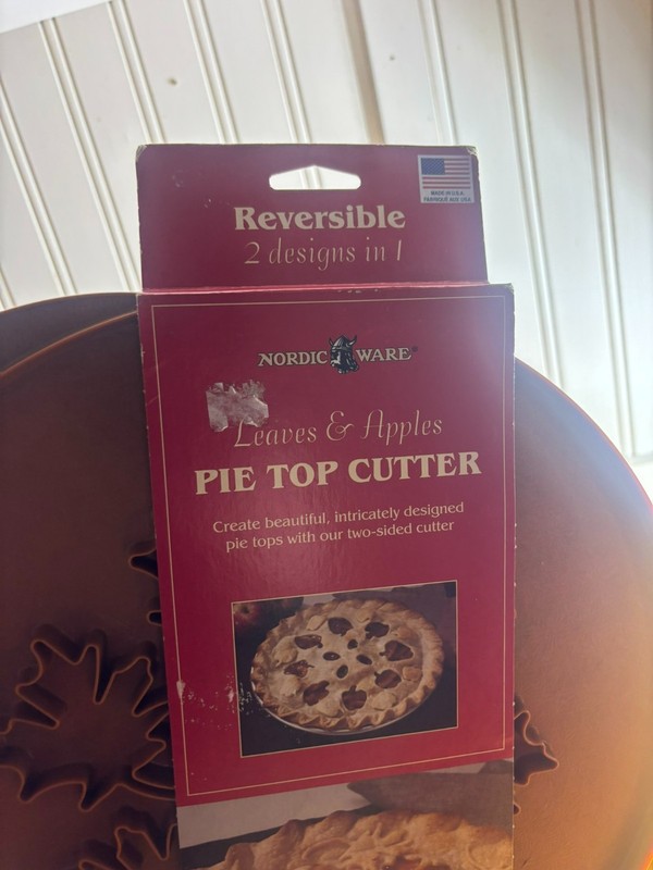 Nordic Ware Reversible autuman/fall Pie Top Cutter 12". NEW gallery