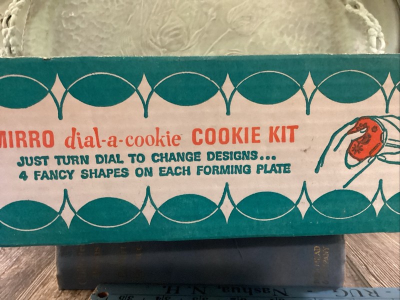 Vintage Mirro DIAL-A-COOKIE Aluminum Cookie Press Kit in Box Retro Brady Mid Mod gallery