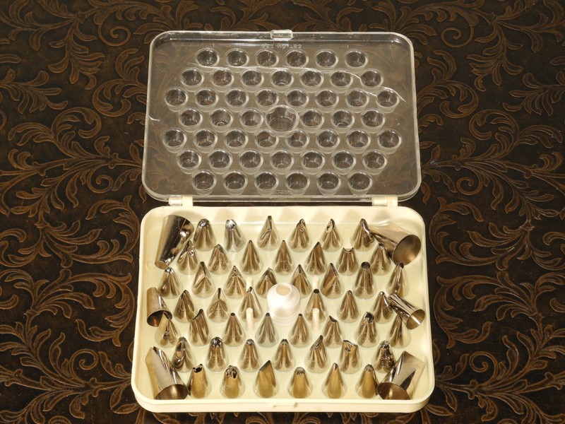 Vintage Metal Cake Decorating Tips Set Assorted Shapes and Sizes for Icing