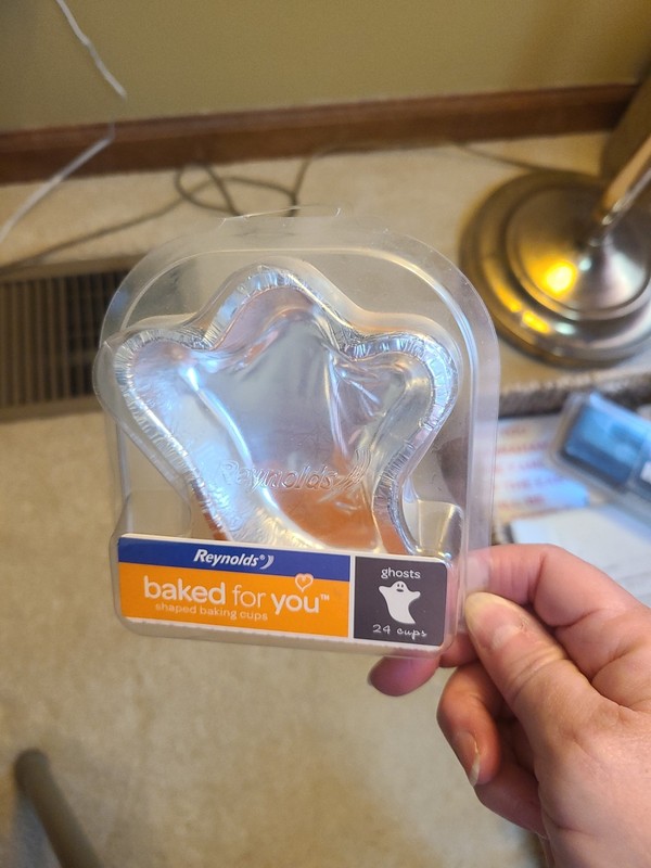 New Reynolds Baked For You Aluminum Foil Ghost Shaped Baking Cups 24 Ct