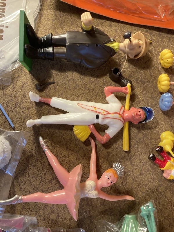 Big Lot of Vintage Wilton Cake Topper Decorating Items & Others gallery