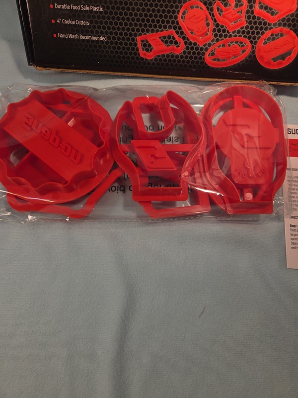 Snap On Tools 6 Piece Cookie Cutter Set SSX21P127 with Recipe gallery