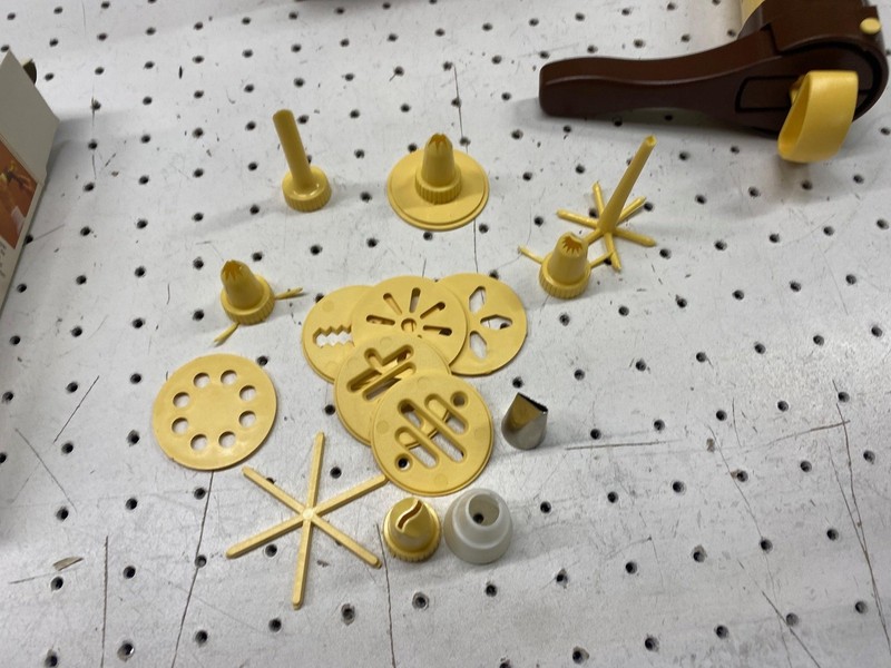 Vintage Hutzler-Gerda Easy Action Cookie Press Food Decorator Yellow 690 Set gallery