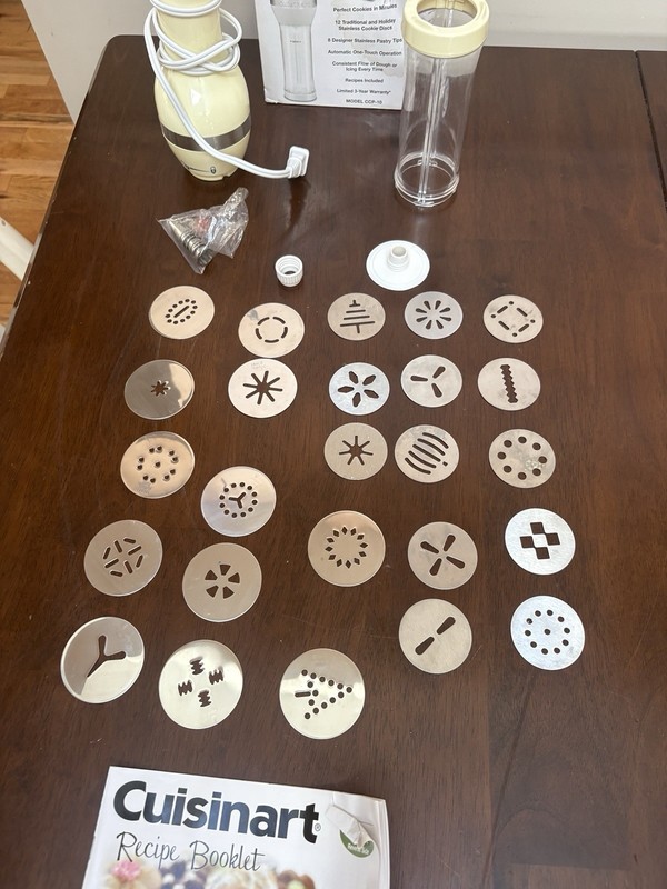 Cuisinart CCP-10 Electric Cookie Press Comes w/ 25 Discs & 8 Decorating Tips gallery