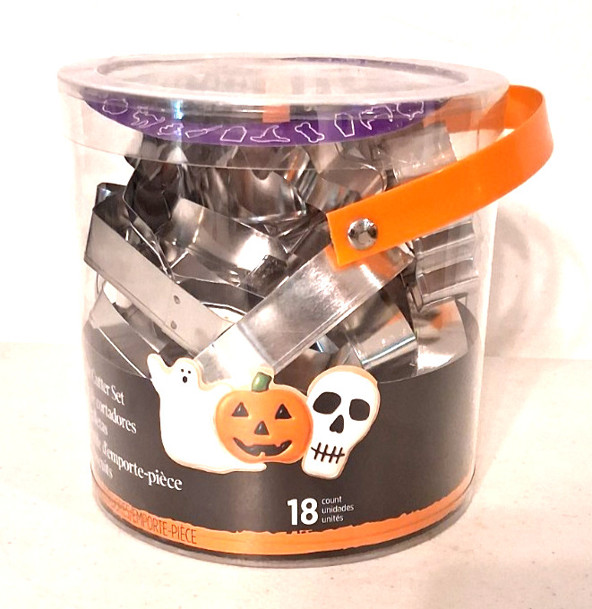 Wilton Halloween Metal Cookie Cutter Set With 18 Shapes NIB