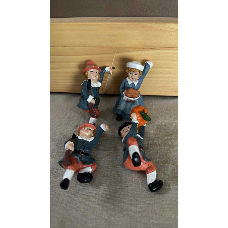 Pilgrim Lamp Toppers Set of 4 Thanksgiving For Lampshades Candle Sticks