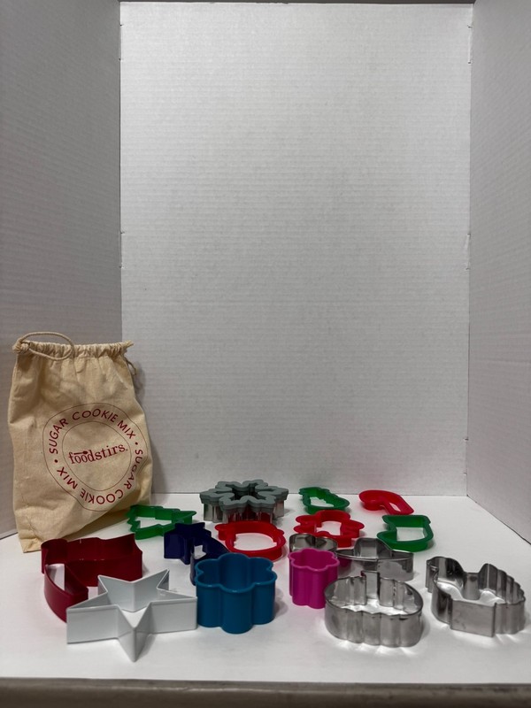 Variety Of Cookie Cutters Lot Of 15. Plastic And Metal.