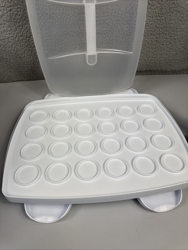 Wilton Ultimate 3 in 1 Caddy Cupcake Cake Holder Carrier Tote 18x14x5.5 USA 2012 gallery