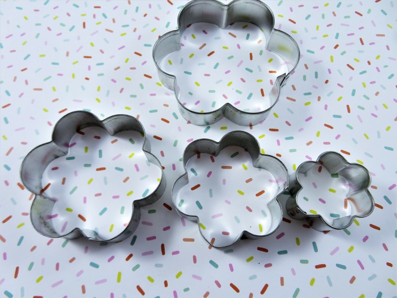 Metal Cookie Cutters Mixed Lot Of 7 Spring Theme Flowers Rolled Safety Edge gallery