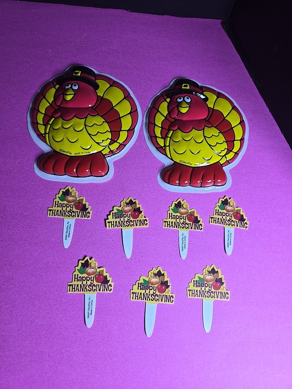 7 Thanksgiving Cupcake Pics Picks & 2 Turkey Shaped Cake Decor. Decopac Holiday