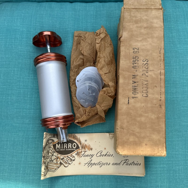 Vintage Mirro Aluminum Cookie Press Set w/ Discs Recipe Book & Box USA