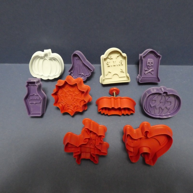 NEW, UNUSED LOT OF 10 HALLOWEEN THEME 2"-3" COOKIE STAMPS - ALL DIFFERENT DESIGN gallery