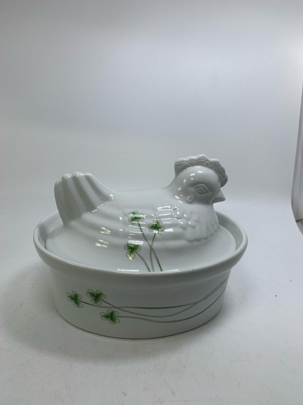 HEN ON NEST PORCELAIN SHAMROCK COVERED OVAL DISH MARCUS NOTLEY IRELAND. gallery