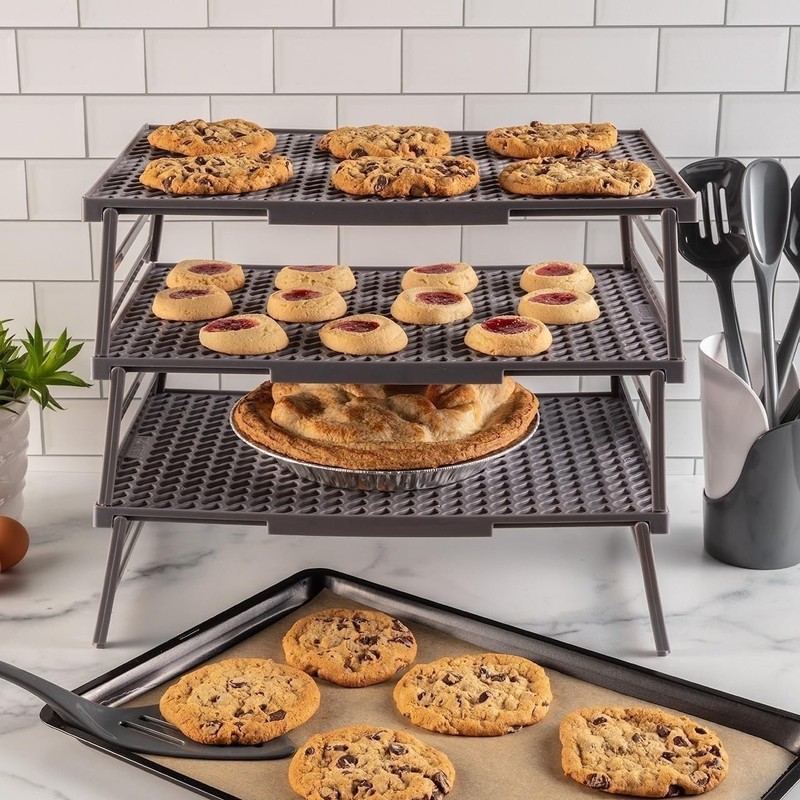 Hutzler Coolwave Stackable Collapsible Cooling Baking Rack, 15" x 10" gallery