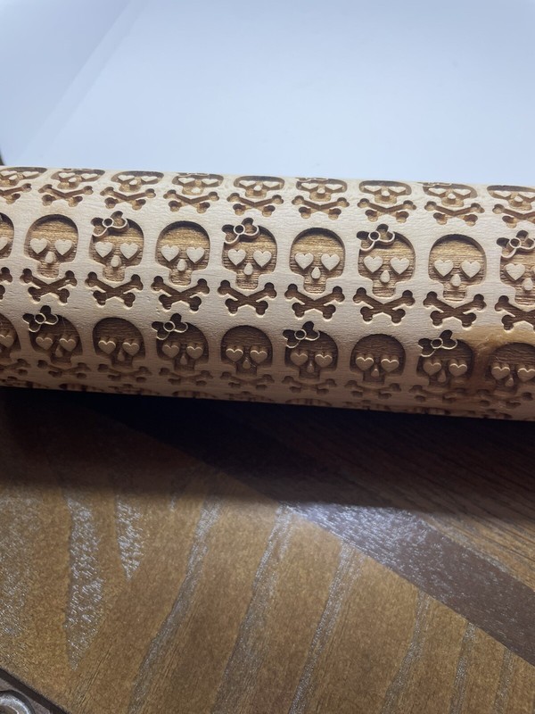 Wooden corner Make/Female Skull N Cross bones Carved Rolling Pin roller gallery
