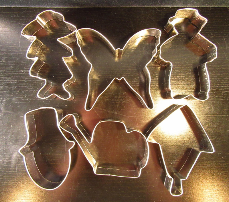 6 Family Circle Spring Cookie Cutter Set with Recipe 2001 gallery