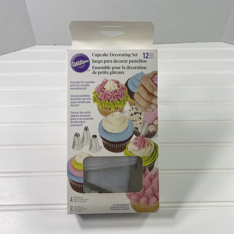 Wilton Cupcake Decorating Set And Wilton 4 Pc Fondant Cutters gallery