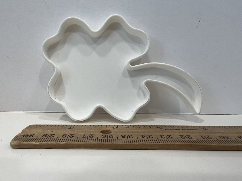 Vtg Tupperware 1316 Shamrock Clover Cookie Cutter 4" White Plastic St Patricks gallery