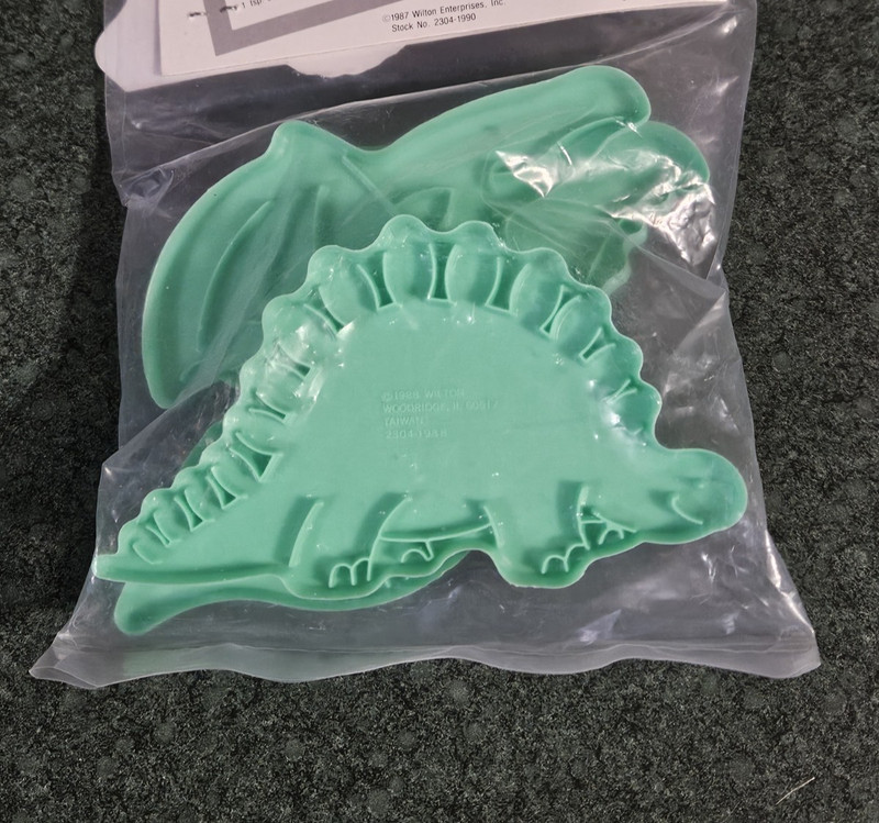 Wilton Green Dinosaur Cookie Cutters Pkg of 4 1988 gallery