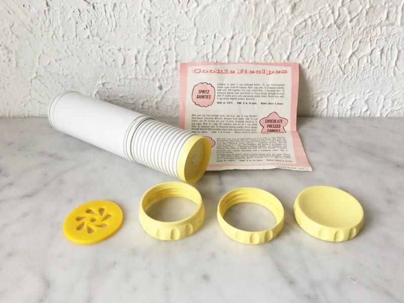 VIntage Cookie Press - Plastic Yellow & White - Instructions gallery