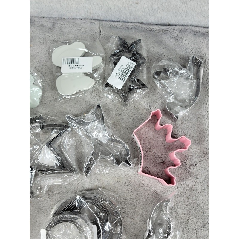 Lot Of Assorted Cookie Cutters Set Baking Fun Shapes Metal Plastic gallery
