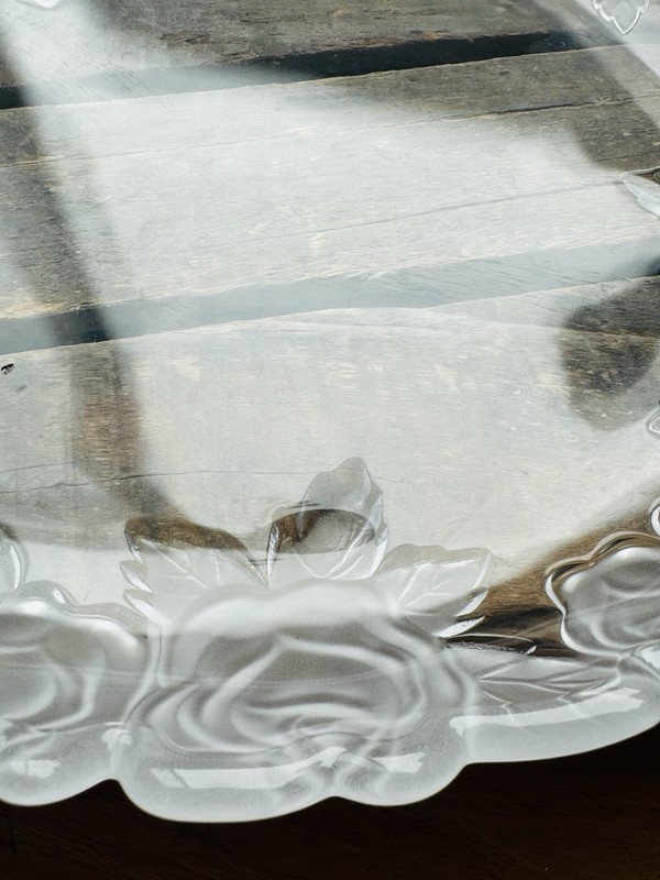 SOGA Gorgeous Frosted Flower Pattern Cake Stand 14/1” Original Box gallery