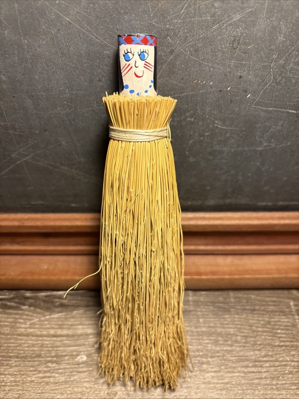 Vintage Straw Broom Whimsical Cake Tester Hand-Painted Face Whisk Brush B3