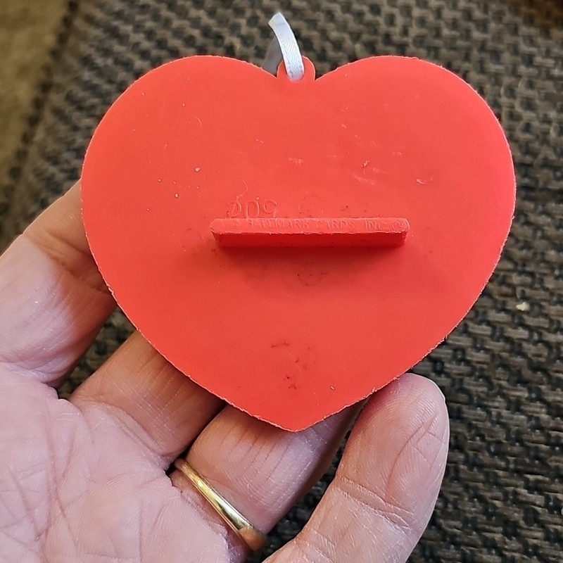 7 Vtg Hallmark & Various Others Hearts Hug Bug St.ValentineDay CookieCutters gallery
