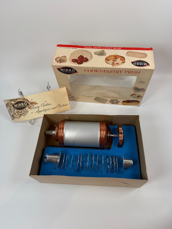 Vintage Mirro Cookie Cooky Pastry Press with 3 Tips 12 Discs Copper Aluminum