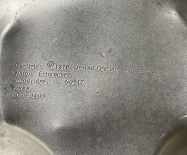 Wilton Garfield Cake Pan Mold Form Pan with insert #502-9403 Year 1978 gallery