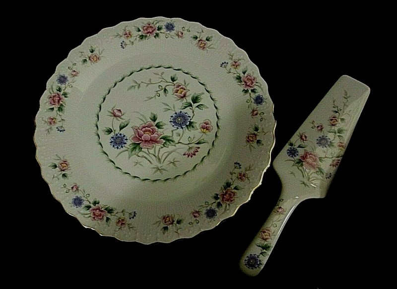 ANDREA by SADEK GLAZED PORCELAIN CAKE SERVING SET – Includes Plate and Server
