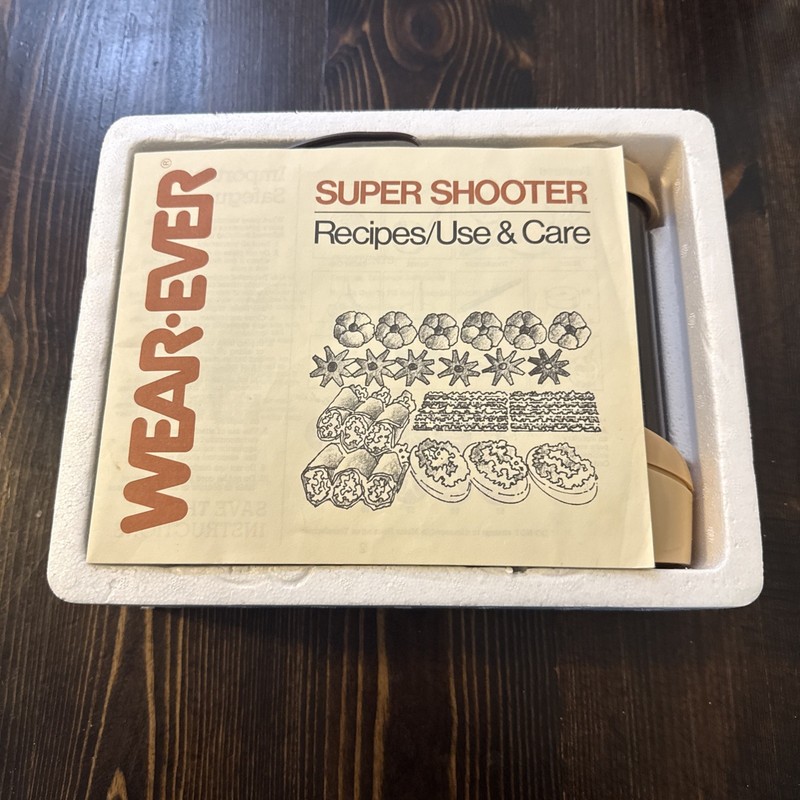 VTG Wear Ever Super Shooter Electric Cookie Pastry Press Gun Recipe Book 70123 gallery