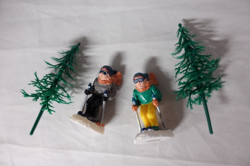 Bakery Crafts Snow Skiers cake topper decorating kit / winter sports / NEW