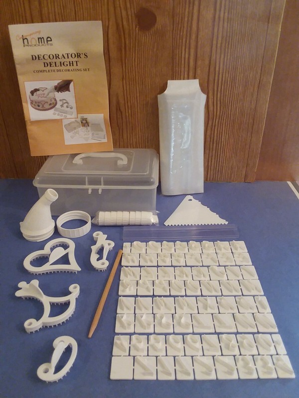 Decorator's Delight Cake Decorating Kit (New Other***See details and photos) gallery