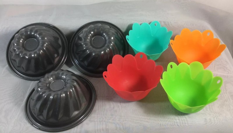 Backers ￼mix Lot 7 Mini Cake Metal Cooking Cups & Silicone￼ Tulip Cup Cake Cups